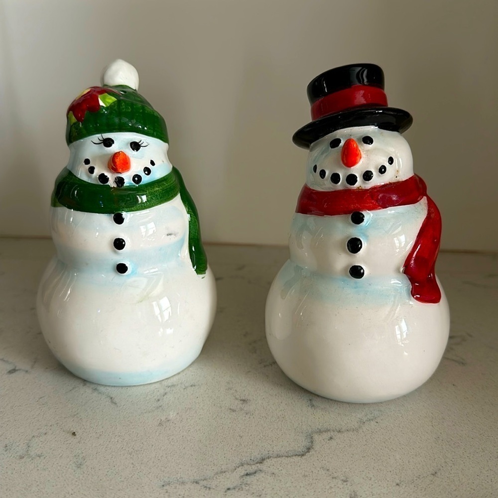 HOLIDAY SNOWMAN SALT AND PEPPER SHAKERS vintage 2004 Publix